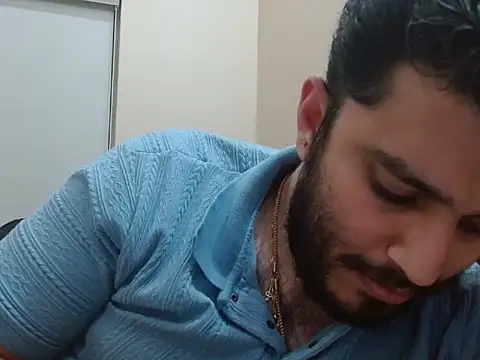 Snapshot of robintoit chatting on 11/13/25, 05:23 robintoit online show from 11/13/25, 05:23