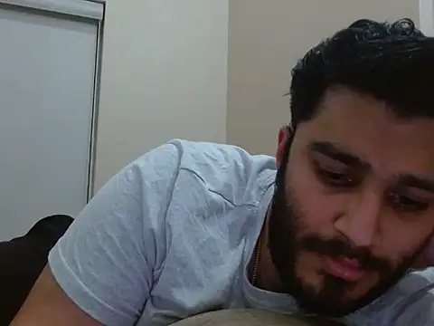 Snapshot of robintoit chatting on 11/14/25, 04:17 robintoit online show from 11/14/25, 04:17