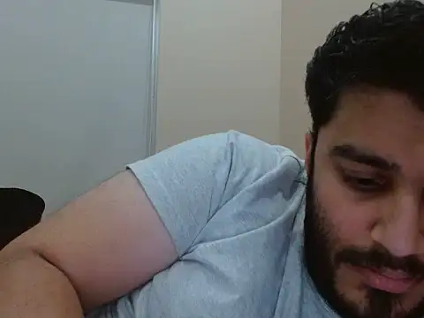 Snapshot of robintoit chatting on 11/15/25, 06:44 robintoit online show from 11/15/25, 06:44