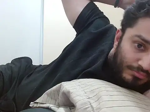 Snapshot of robintoit chatting on 11/19/25, 10:37 robintoit online show from 11/19/25, 10:37