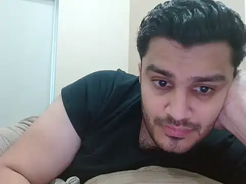 Snapshot of robintoit chatting on 11/21/25, 04:44 robintoit online show from 11/21/25, 04:44