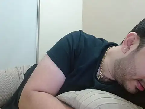 Snapshot of robintoit chatting on 11/21/25, 04:49 robintoit online show from 11/21/25, 04:49