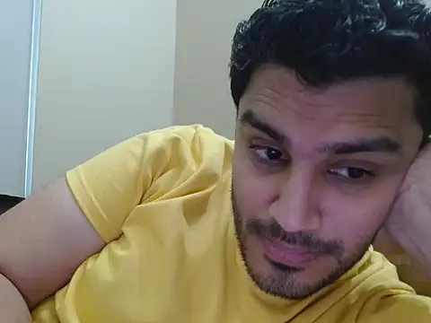 Snapshot of robintoit chatting on 11/24/25, 03:28 robintoit online show from 11/24/25, 03:28