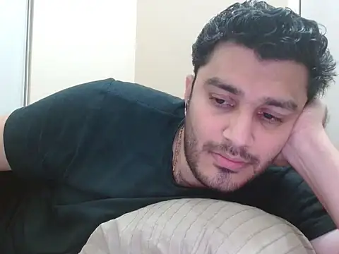 Snapshot of robintoit chatting on 11/24/25, 04:29 robintoit online show from 11/24/25, 04:29