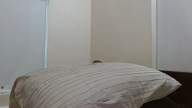 Snapshot of robintoit chatting on 11/28/25, 04:37 robintoit online show from 11/28/25, 04:37