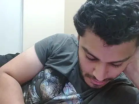 Snapshot of robintoit chatting on 11/30/25, 04:05 robintoit online show from 11/30/25, 04:05