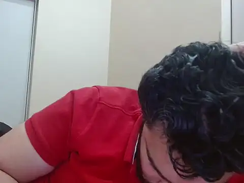 Snapshot of robintoit chatting on 12/15/25, 03:38 robintoit online show from 12/15/25, 03:38