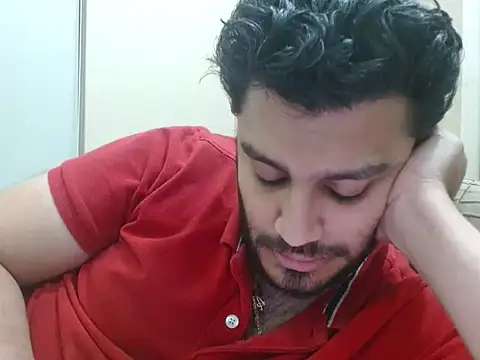 Snapshot of robintoit chatting on 12/16/25, 05:40 robintoit online show from 12/16/25, 05:40