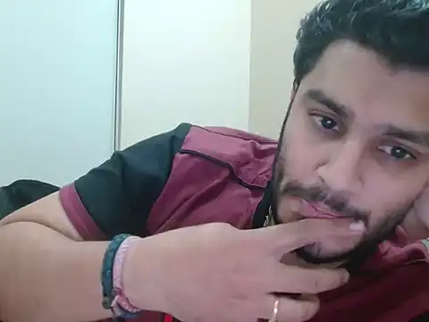 Snapshot of robintoit chatting on 12/18/25, 04:13 robintoit online show from 12/18/25, 04:13