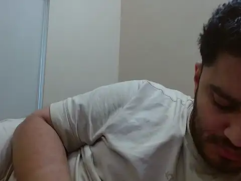 Snapshot of robintoit chatting on 01/06/26, 04:27 robintoit online show from 01/06/26, 04:27