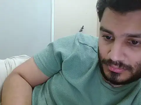 Snapshot of robintoit chatting on 03/04/26, 05:24 robintoit online show from 03/04/26, 05:24