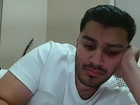 Snapshot of robintoit chatting on 03/11/26, 04:35 robintoit online show from 03/11/26, 04:35