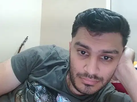 Snapshot of robintoit chatting on 03/17/26, 06:06 robintoit online show from 03/17/26, 06:06