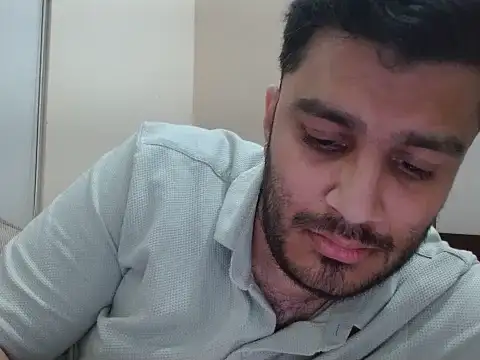 Snapshot of robintoit chatting on 03/20/26, 02:44 robintoit online show from 03/20/26, 02:44
