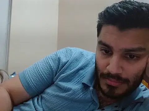 Snapshot of robintoit chatting on 04/04/26, 12:02 robintoit online show from 04/04/26, 12:02