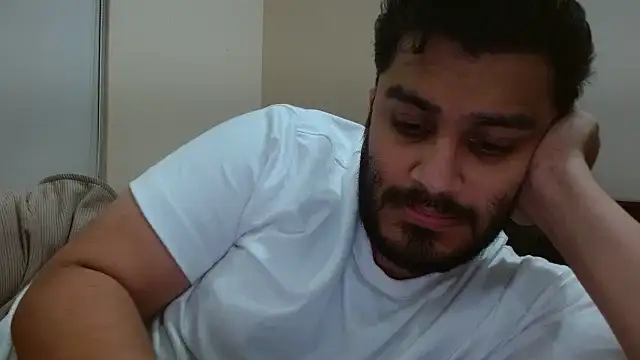 Snapshot of robintoit chatting on 04/11/26, 06:12 robintoit online show from 04/11/26, 06:12