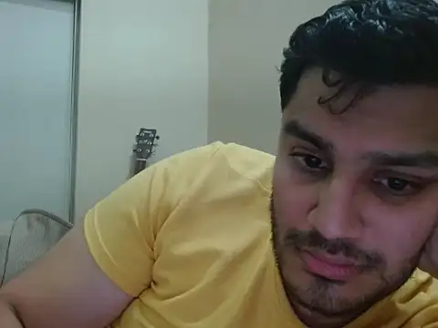 Snapshot of robintoit chatting on 05/29/26, 10:19 robintoit online show from 05/29/26, 10:19
