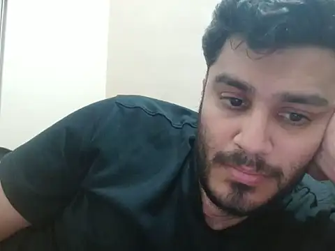 Snapshot of robintoit chatting on 06/18/26, 05:28 robintoit online show from 06/18/26, 05:28