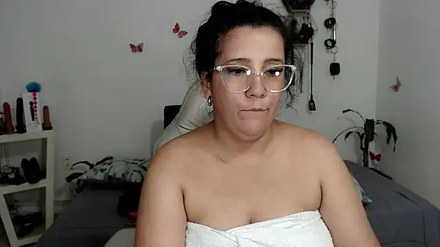mom hot   online show from 10/08/25, 09:01