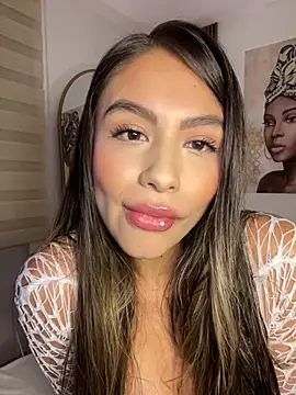 Snapshot of _laura_02 chatting on 09/15/25, 12:21 laura 02 online show from 09/15/25, 12:21