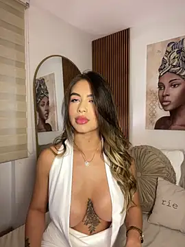 Snapshot of _laura_02 chatting on 10/01/25, 06:47 laura 02 online show from 10/01/25, 06:47