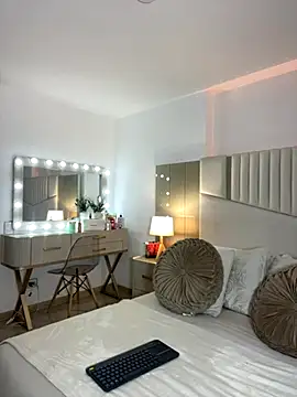 Snapshot of _laura_02 chatting on 11/01/25, 08:22 laura 02 online show from 11/01/25, 08:22