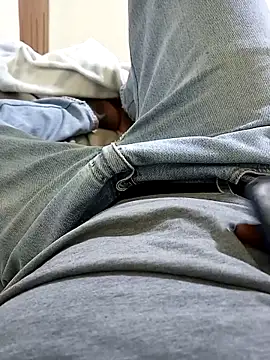 Snapshot of MaskedGQ chatting on 12/01/25, 04:12 MaskedGQ online show from 12/01/25, 04:12