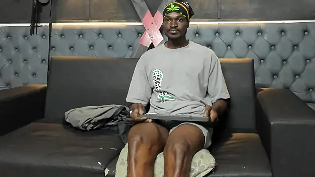 Snapshot of Terrance_z chatting on 11/14/25, 11:46 Terrance z online show from 11/14/25, 11:46