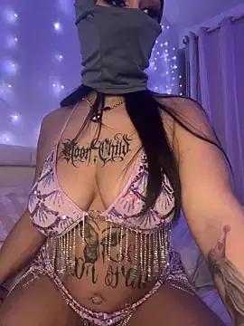 Snapshot of kamila_french chatting on 12/14/25, 09:52 kamila french online show from 12/14/25, 09:52