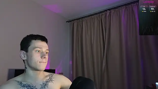 Snapshot of R1mmo__ chatting on 11/06/25, 01:01 R1mmo online show from 11/06/25, 01:01