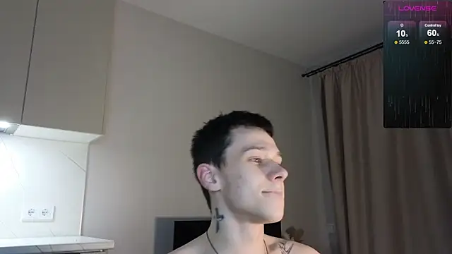 Snapshot of R1mmo__ chatting on 11/11/25, 05:13 R1mmo online show from 11/11/25, 05:13