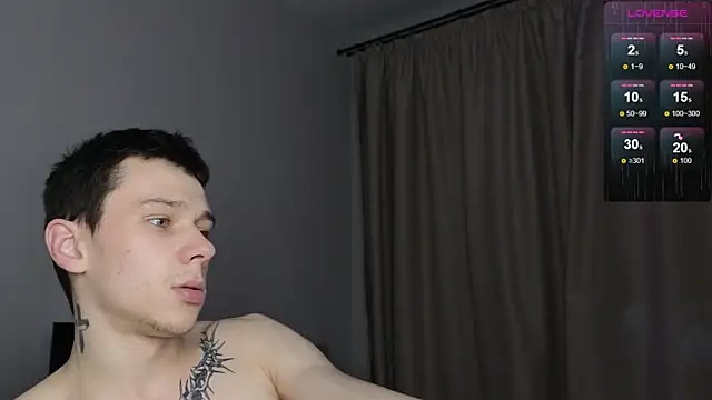 Snapshot of R1mmo__ chatting on 11/18/25, 03:05 R1mmo online show from 11/18/25, 03:05