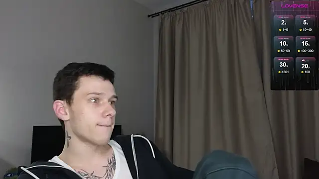 Snapshot of R1mmo__ chatting on 11/21/25, 12:48 R1mmo online show from 11/21/25, 12:48