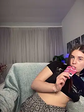 Snapshot of Milkissss chatting on 02/21/25, 08:16 Milkissss online show from 02/21/25, 08:16