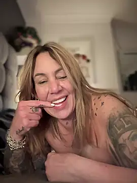 blondebitch2 online show from 01/06/25, 11:52
