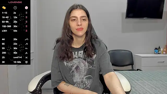 Snapshot of broosnica1 chatting on 10/13/25, 10:04 broosnica1 online show from 10/13/25, 10:04