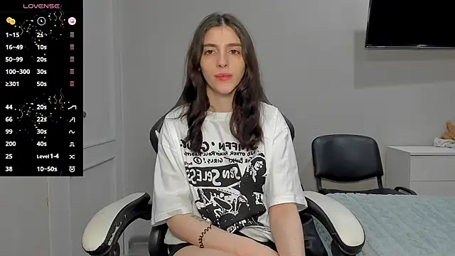 Snapshot of broosnica1 chatting on 11/11/25, 08:03 broosnica1 online show from 11/11/25, 08:03