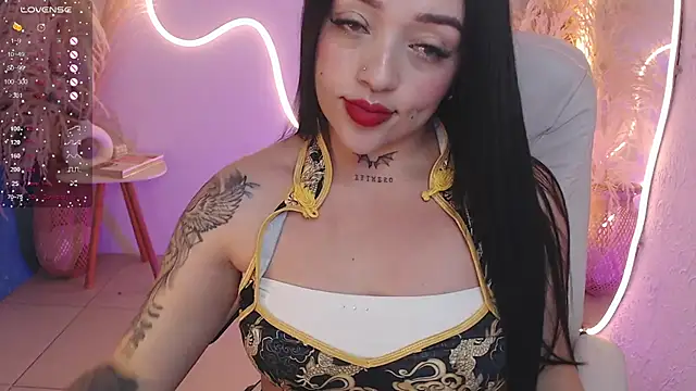 Snapshot of ViolettaHotLatin_ chatting on 11/24/25, 12:38 ViolettaHotLatin online show from 11/24/25, 12:38