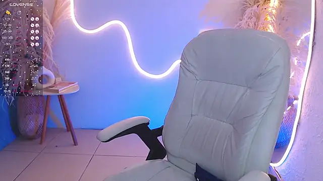 Snapshot of ViolettaHotLatin_ chatting on 11/26/25, 12:39 ViolettaHotLatin online show from 11/26/25, 12:39