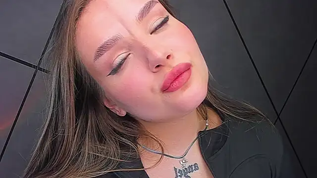 Snapshot of little_m0use chatting on 10/15/25, 03:34 little m0use online show from 10/15/25, 03:34