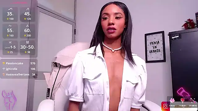 Snapshot of xenia_golden chatting on 02/02/25, 04:11 xenia golden online show from 02/02/25, 04:11