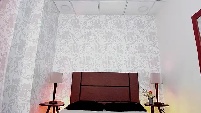 Snapshot of xenia_golden chatting on 12/03/25, 02:15 xenia golden online show from 12/03/25, 02:15