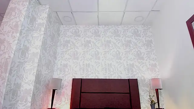 Snapshot of xenia_golden chatting on 12/05/25, 01:52 xenia golden online show from 12/05/25, 01:52