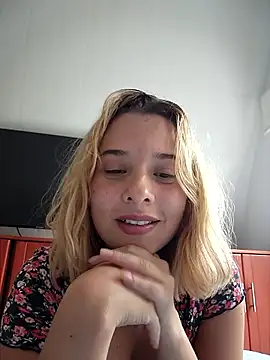 Snapshot of Sophy_Bunny chatting on 09/25/25, 05:27 Sophy Bunny online show from 09/25/25, 05:27