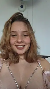 Snapshot of Sophy_Bunny chatting on 12/04/25, 04:16 Sophy Bunny online show from 12/04/25, 04:16