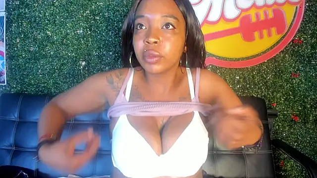 Charlotte  Brown  online show from 09/26/25, 01:37