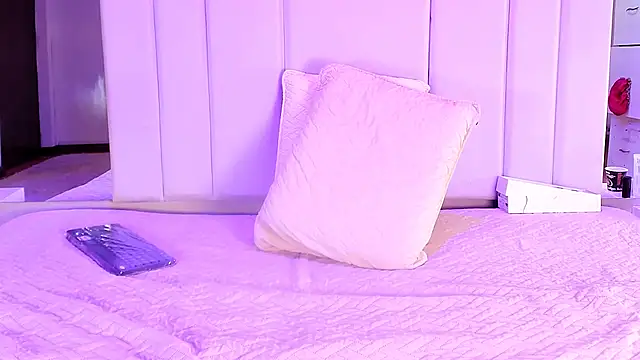 Snapshot of ElizabethAdams_ chatting on 11/14/25, 05:39 ElizabethAdams online show from 11/14/25, 05:39