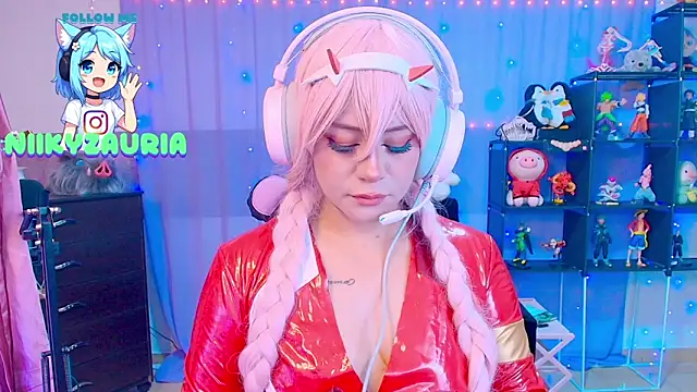 Snapshot of _niiky chatting on 11/10/25, 10:47 niiky online show from 11/10/25, 10:47