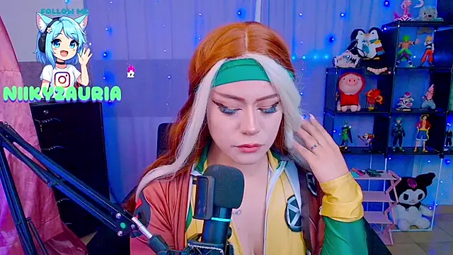 Snapshot of _niiky chatting on 11/19/25, 10:59 niiky online show from 11/19/25, 10:59