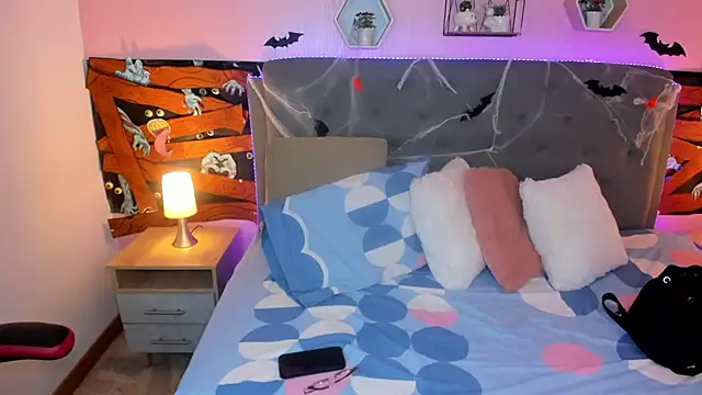 Latin Rachell3 online show from 10/25/25, 10:48